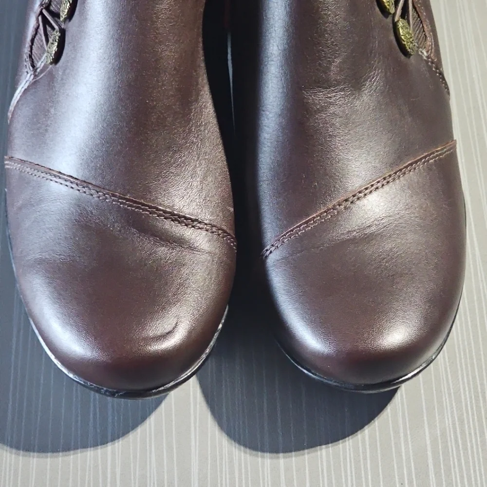 Clarks Women's Emslie Warren Slip On Loafer Brown Leather Size 7.5M‎ EUC